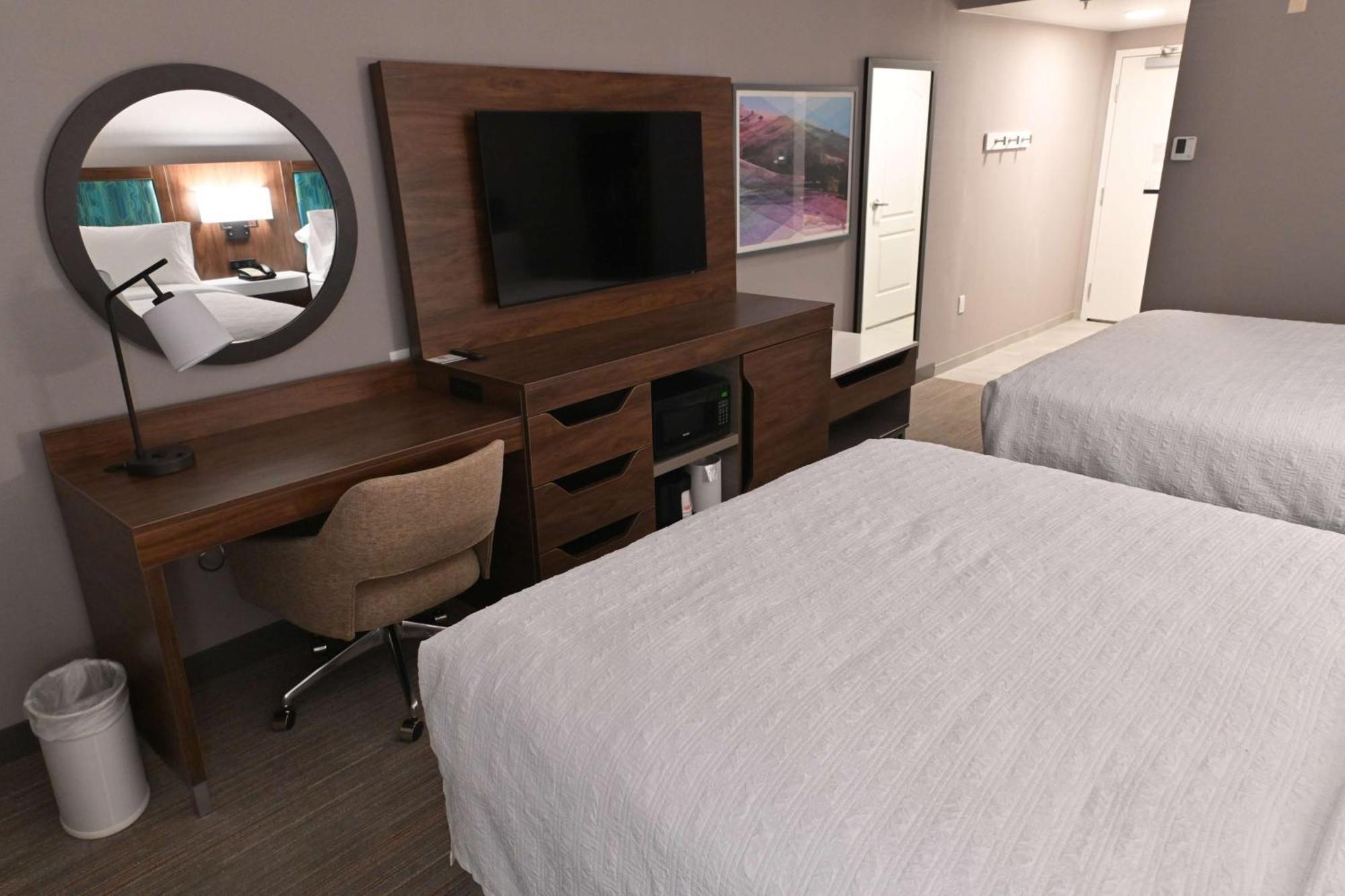 Hampton Inn Милпитас Экстерьер фото